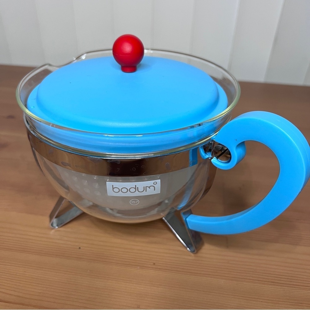 Bodum Glass Teapot with Sky Blue Lid and Red Knob Never Used